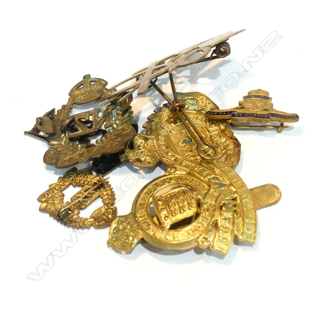 BAG 7 MILITARY BADGES INCLUDES... Image 1++