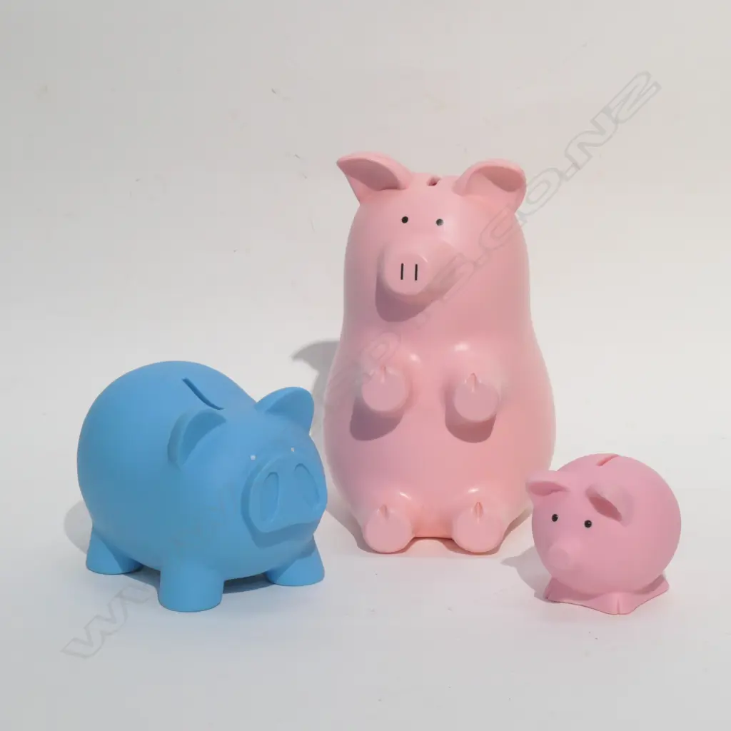 3 PLASTIC PIGGY BANKS ONE BNZ Image 1++