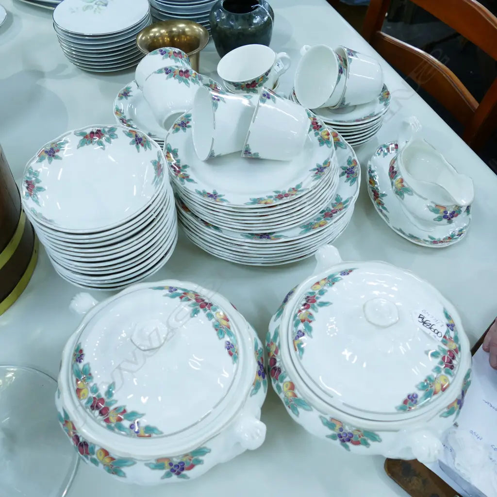 R/DOULTON 8 PLACE DINNER SET 'AUTUMN FRUITS' Image 1++