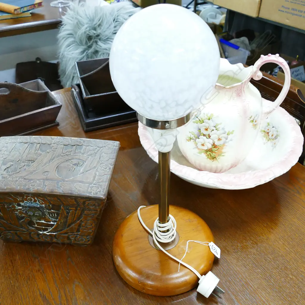 ART DECO STYLE TABLE LAMP, KAURI BASE Image 1++