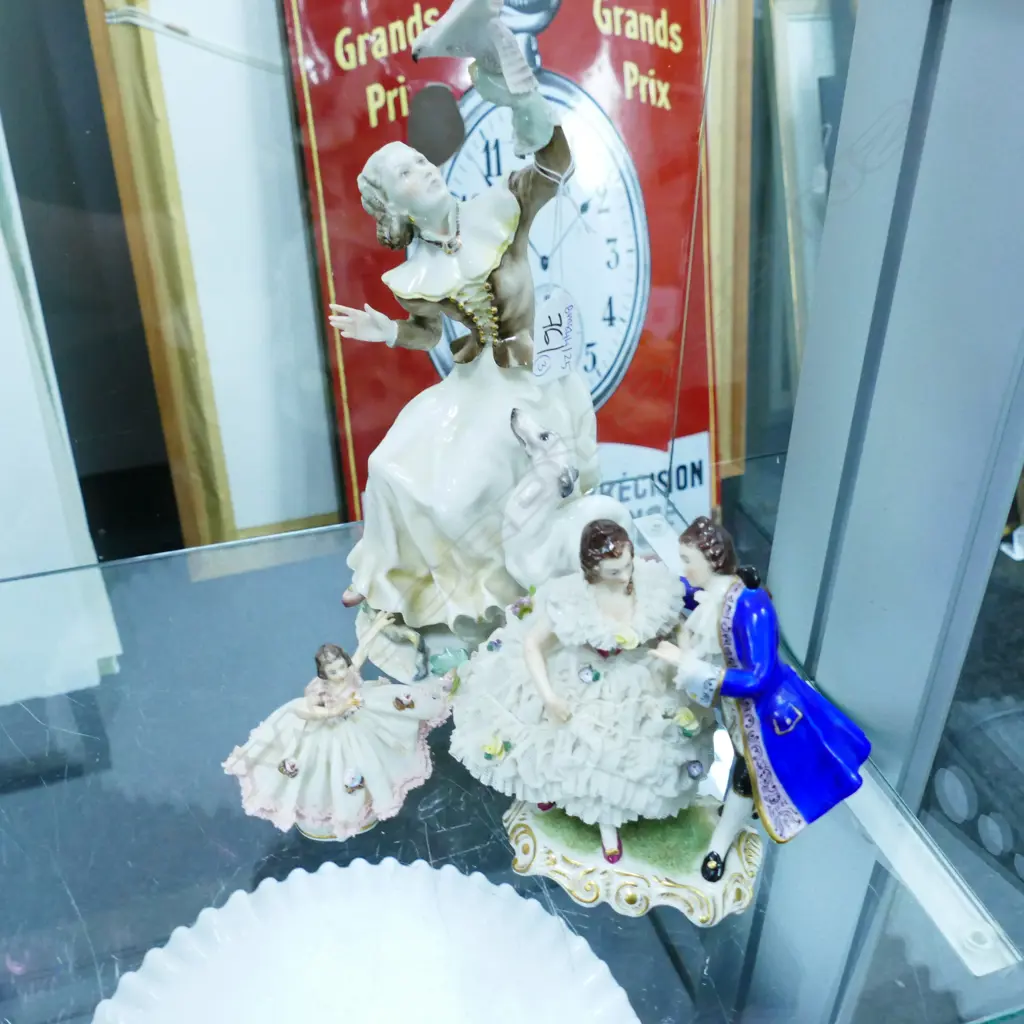 3 FIGURINES Image 1++