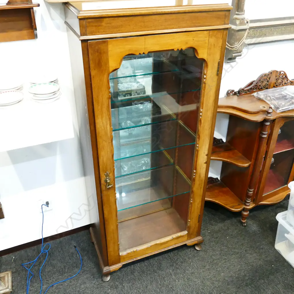 CABINET WITH 3 GLASS SHELVES H. 1420 MM W. 640 MM Image 1++