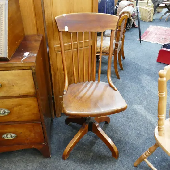 SPINDLE BACK SWIVEL CHAIR