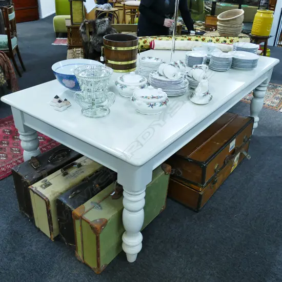 COLONIAL TABLE WITH IVORY LACQUER FINISH W. 1040MM D. 2100MM
