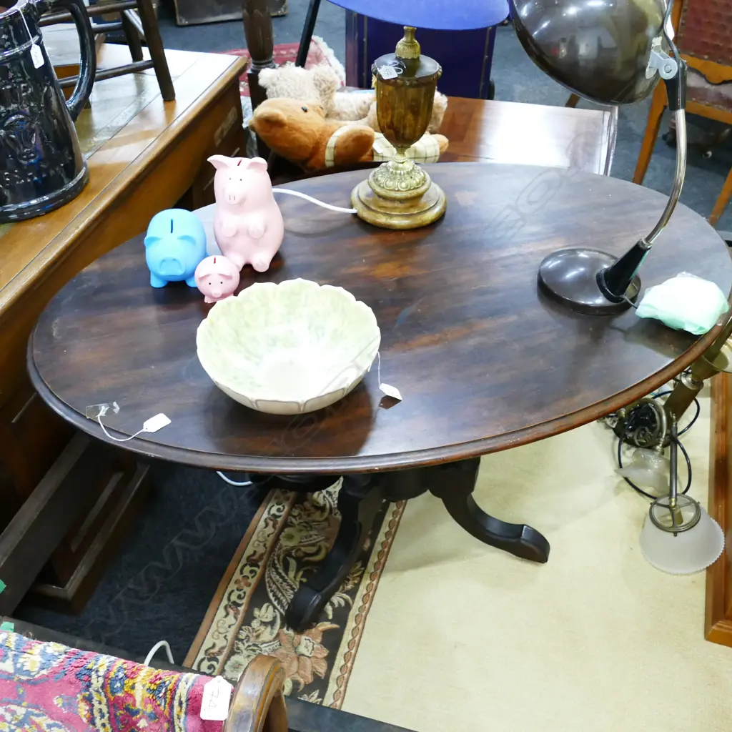 VICT. OVAL SIDE TABLE L. 1100 Image 1++