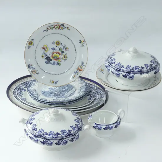 BOX LOT B/W CHINA; TWO TUREENS, 4 MEAT PLATTERS, PLATES ETC