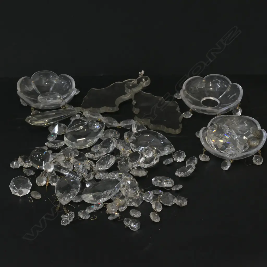 LOT CEILING LIGHT CRYSTALS Image 1++