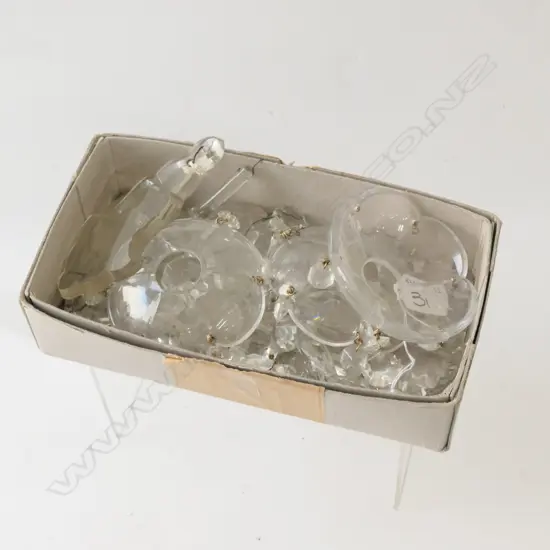 LOT CEILING LIGHT CRYSTALS