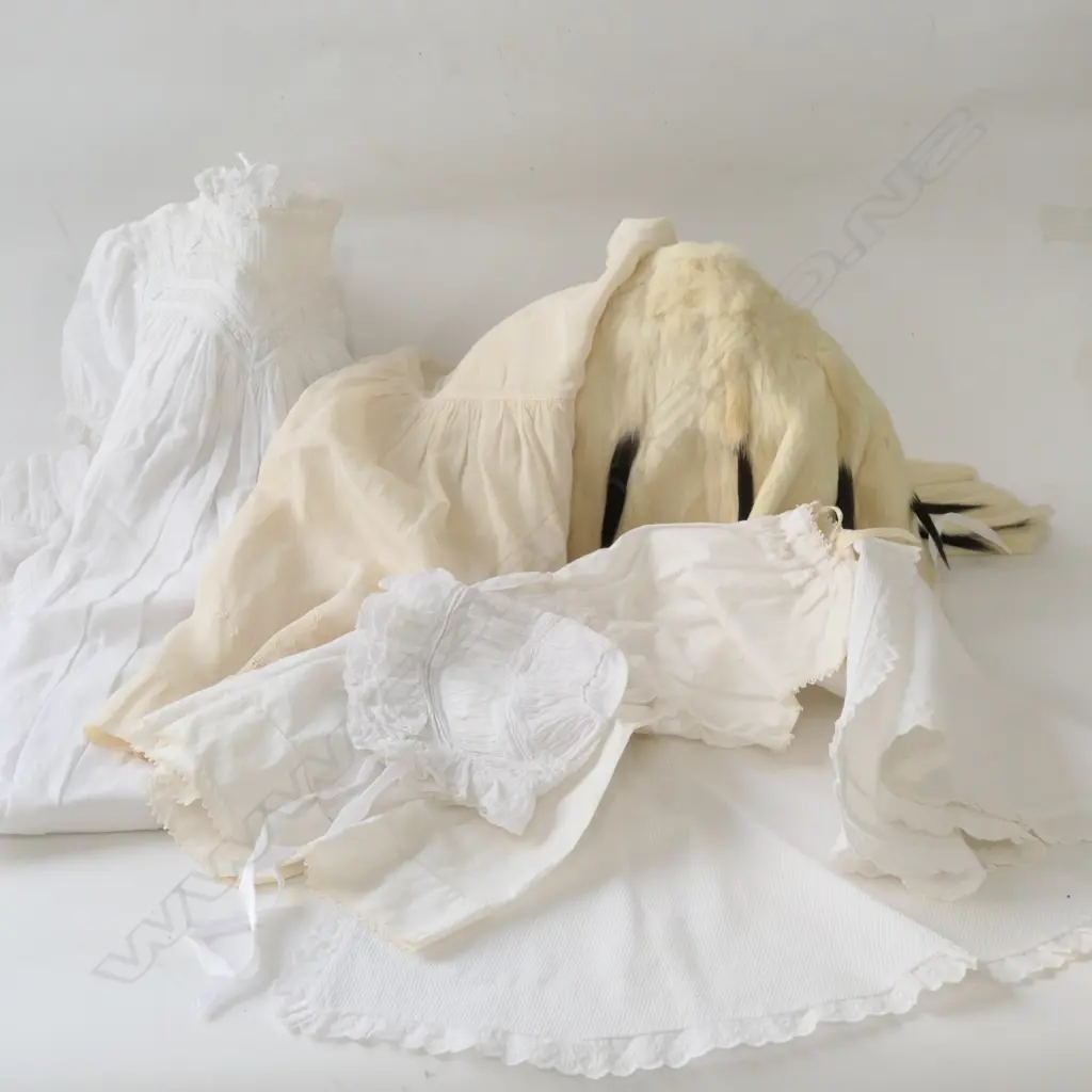 ERMINE DOLLS CAPE AND DOLLS CLOTHES Image 1++