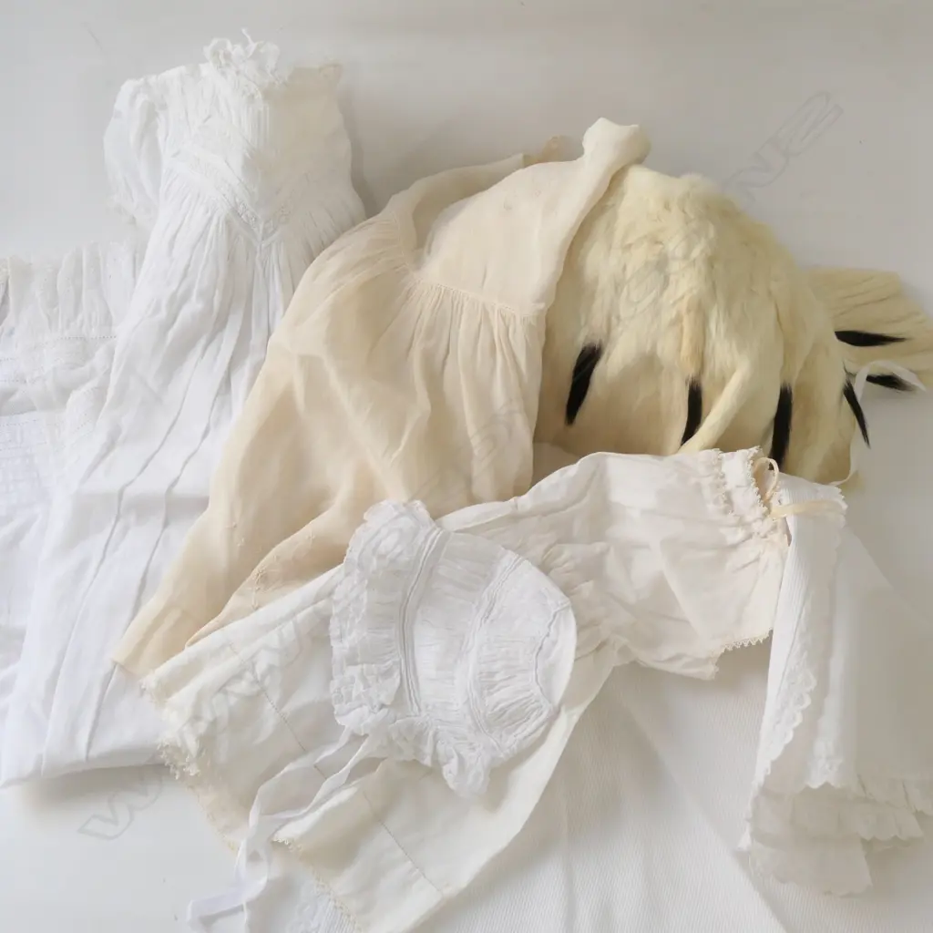 ERMINE DOLLS CAPE AND DOLLS CLOTHES Image 1++