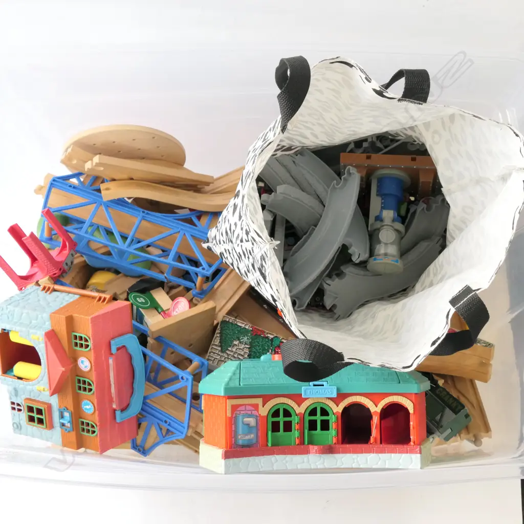 LARGE BOX LOT THOMAS TANK ENGINE COLLECTION Image 1++