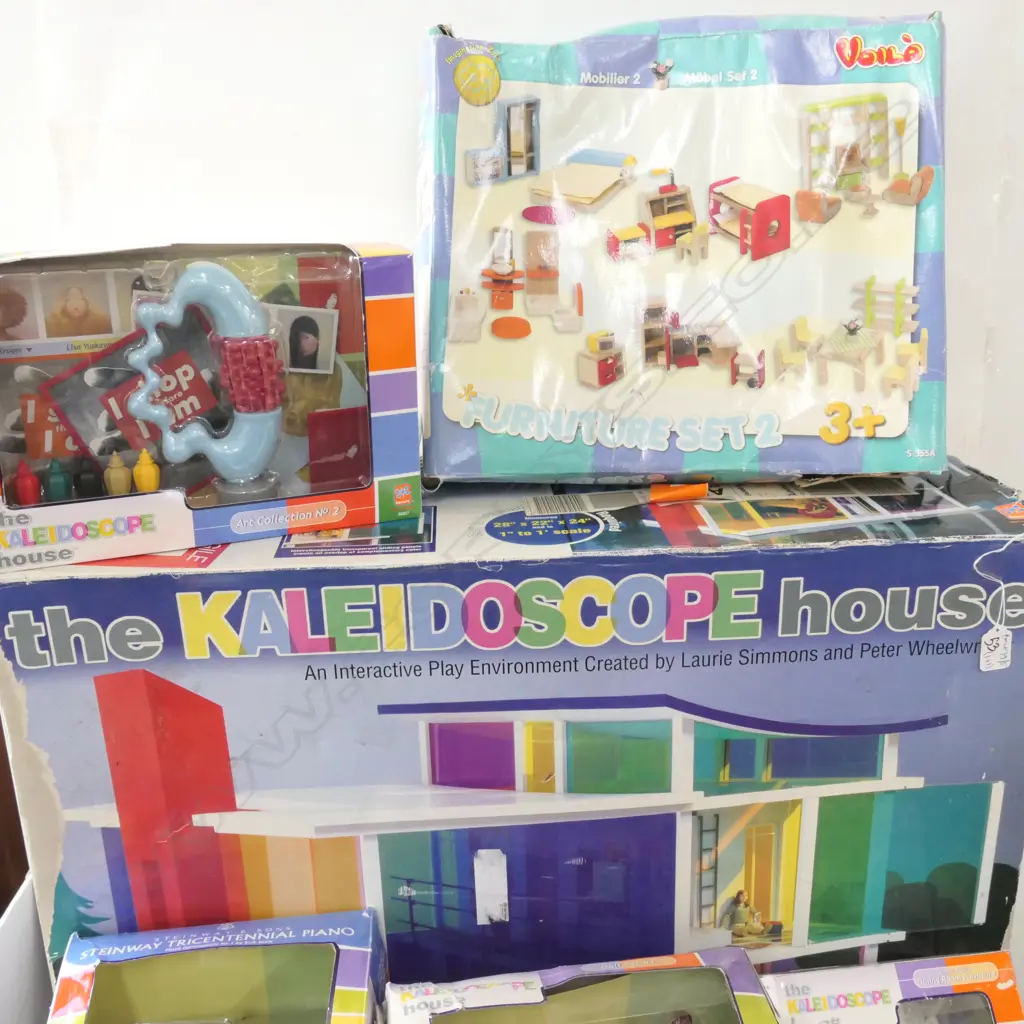 KALEIDOSCOPE PLAY HOUSE AND ACCESSORIES Image 1++