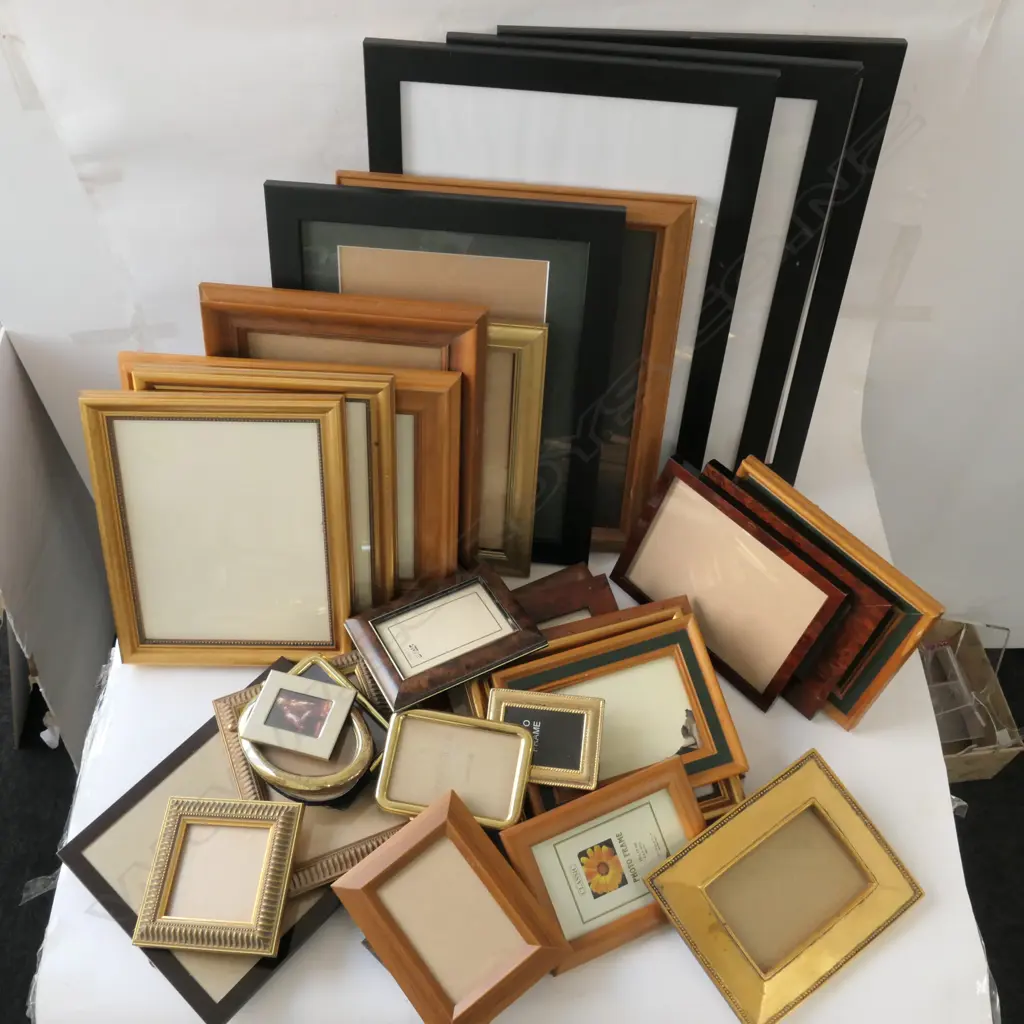 LARGE BOX OF GOOD PHOTO FRAMES Image 1++