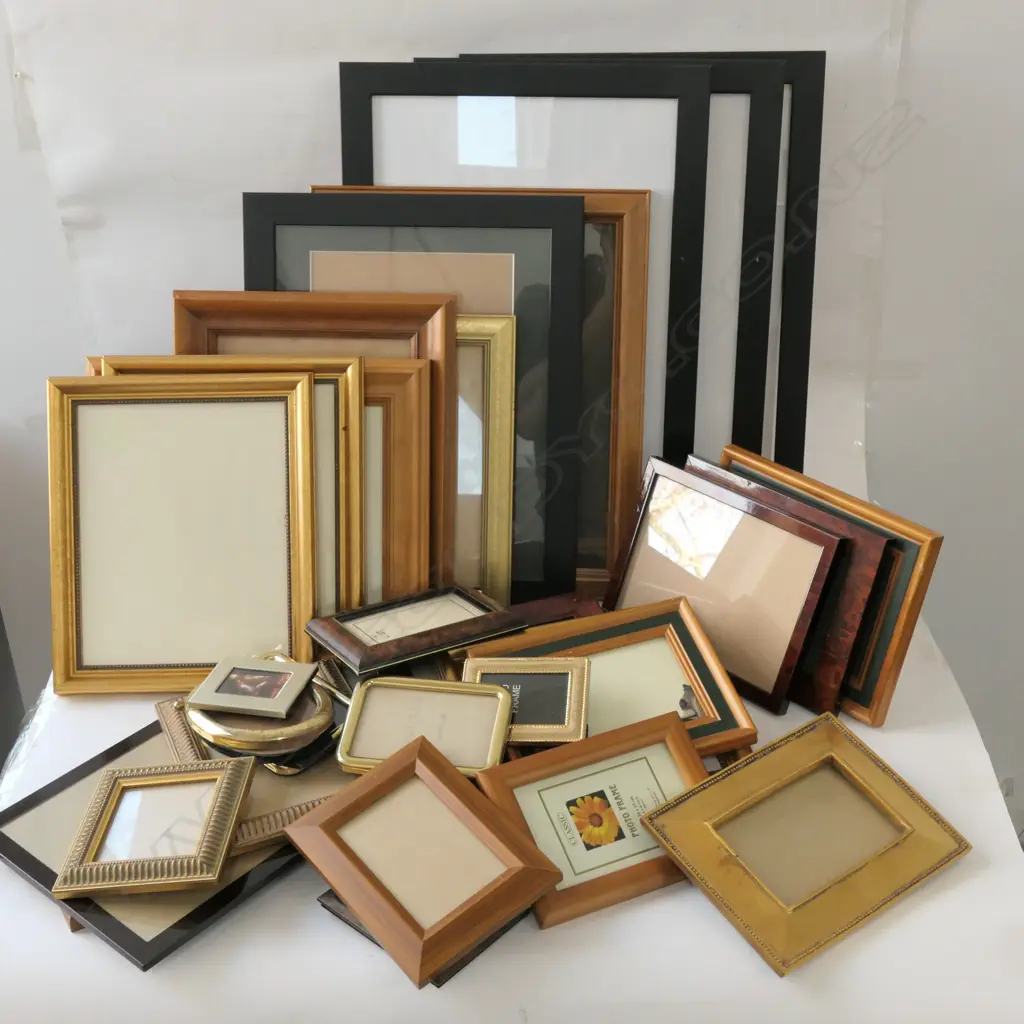 LARGE BOX OF GOOD PHOTO FRAMES Image 1++