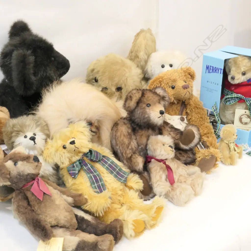 BOX ASST TEDDYBEARS INCL. MERRY THOUGHT Image 1++
