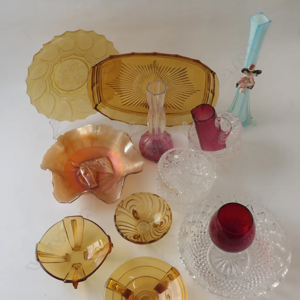 BOX OF GLASSWARE, CARNIVAL, AMBER ETC Image 1++