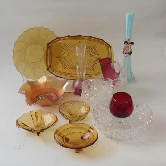 BOX OF GLASSWARE, CARNIVAL, AMBER ETC