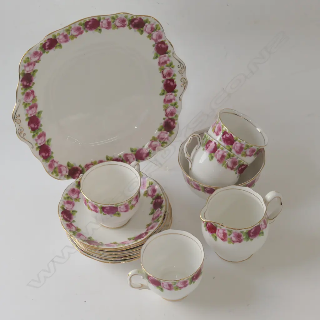 ROYAL ALBERT PART TEA SET Image 1++