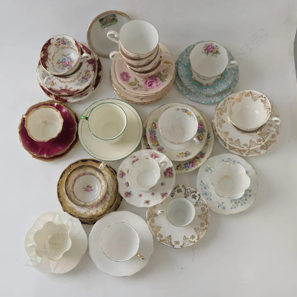LG ASSORTED LOT OF BONE CHINE TEA CUPS AND SAUCERS Image 1++