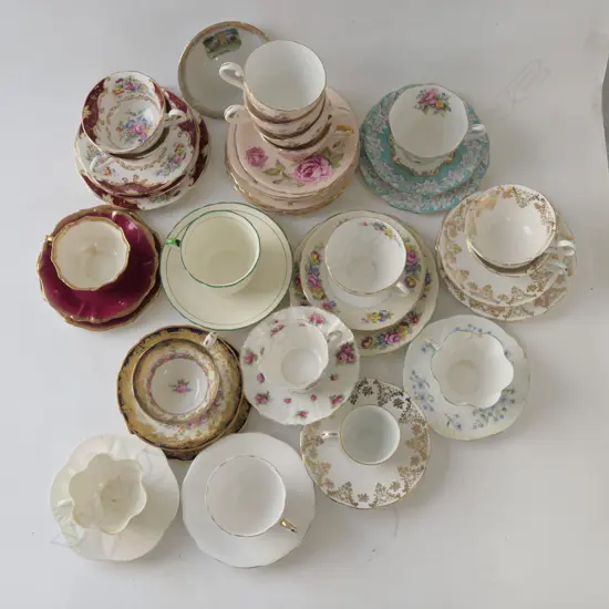 LG ASSORTED LOT OF BONE CHINE TEA CUPS AND SAUCERS