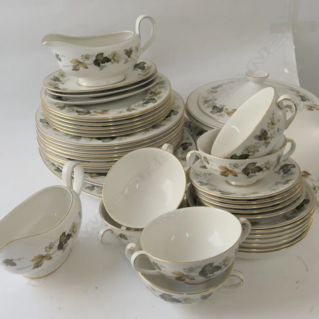 R/DOULTON LARCHMONT PART DINNER SET APPROX 40PCS Image 1++