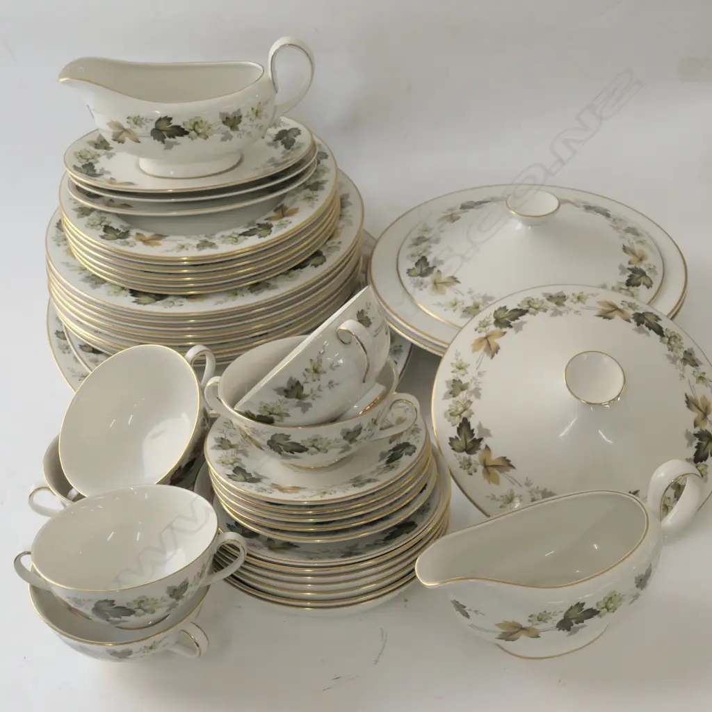 R/DOULTON LARCHMONT PART DINNER SET APPROX 40PCS Image 1++