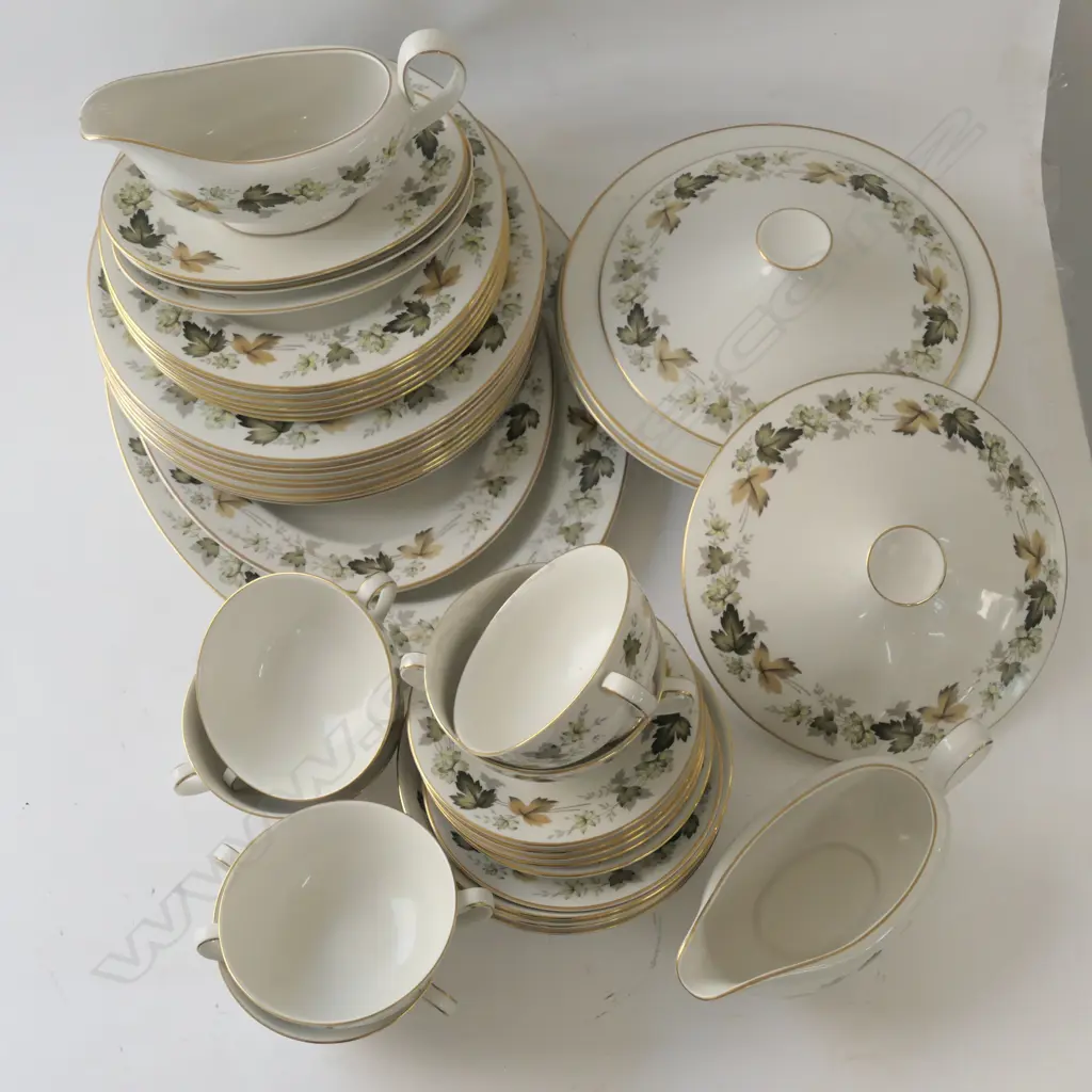R/DOULTON LARCHMONT PART DINNER SET APPROX 40PCS Image 1++