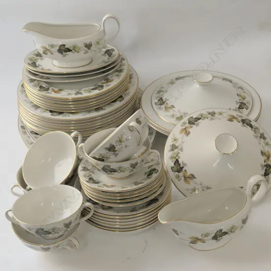 R/DOULTON LARCHMONT PART DINNER SET APPROX 40PCS