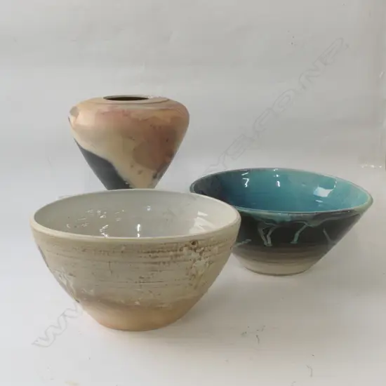 2 LARGE MATT MCLEAN POTTERY BOWLS + RAEWYN NEALE VASE