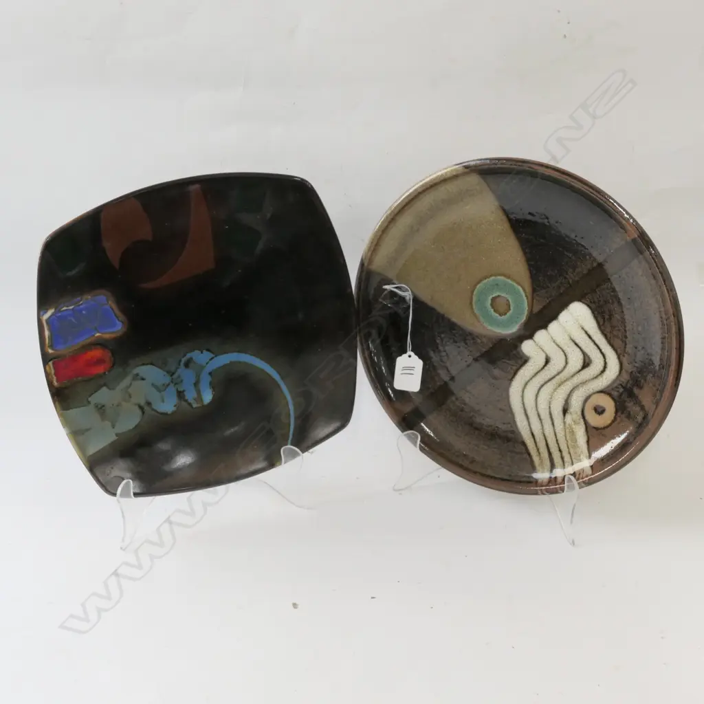 2 BRIAN GARTSIDE POTTERY DISHES LARGEST DIA. 300 Image 1++