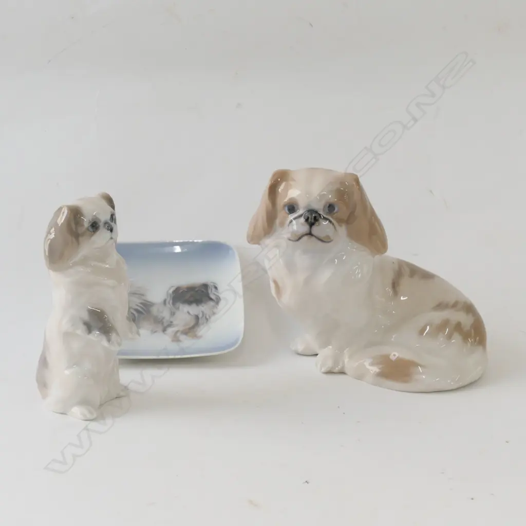 THREE ROYAL COPENHAGEN PCES; TWO DOGS 1772, 1776 AND PIN DISH (A/F) Image 1++