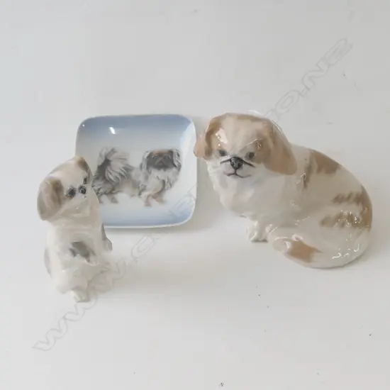 THREE ROYAL COPENHAGEN PCES; TWO DOGS 1772, 1776 AND PIN DISH (A/F)