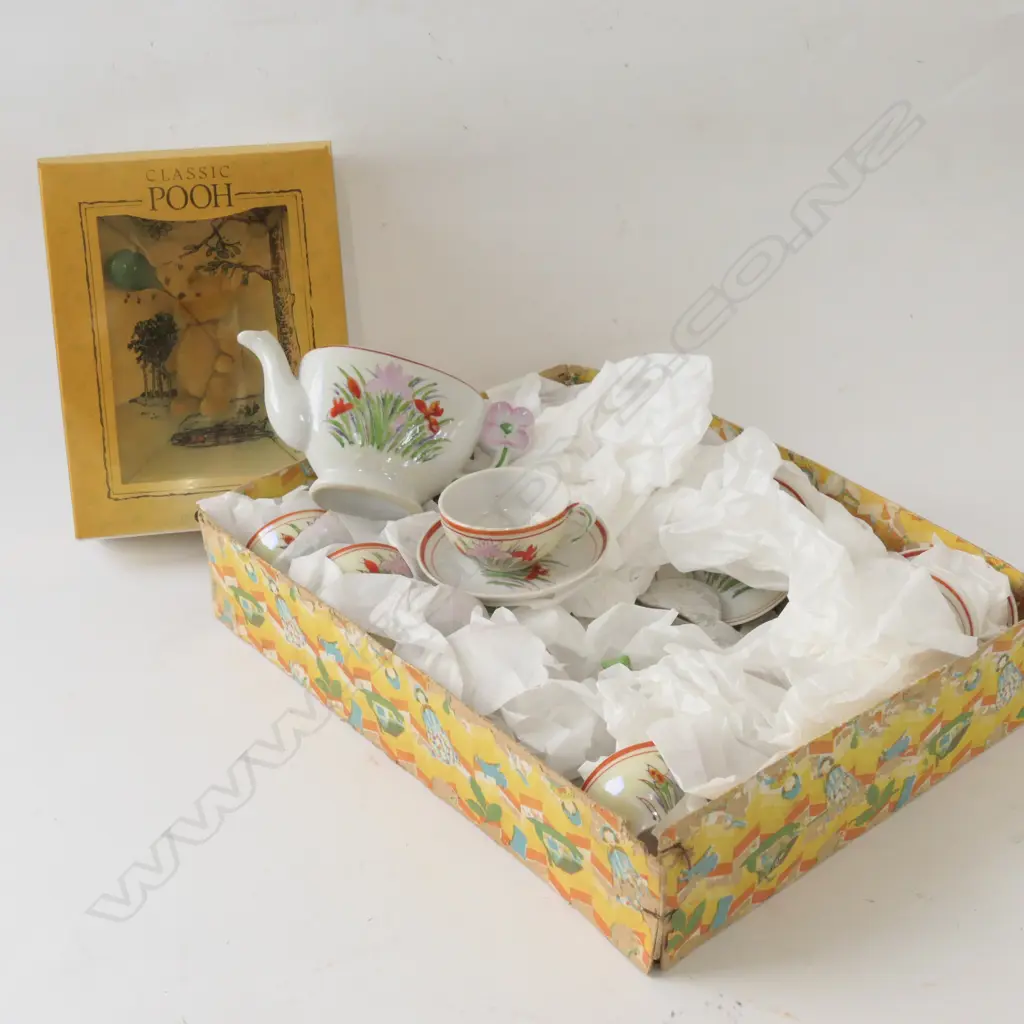 CLASSIC GUND POOH AND VINTAGE CHILDS TEA SET Image 1++