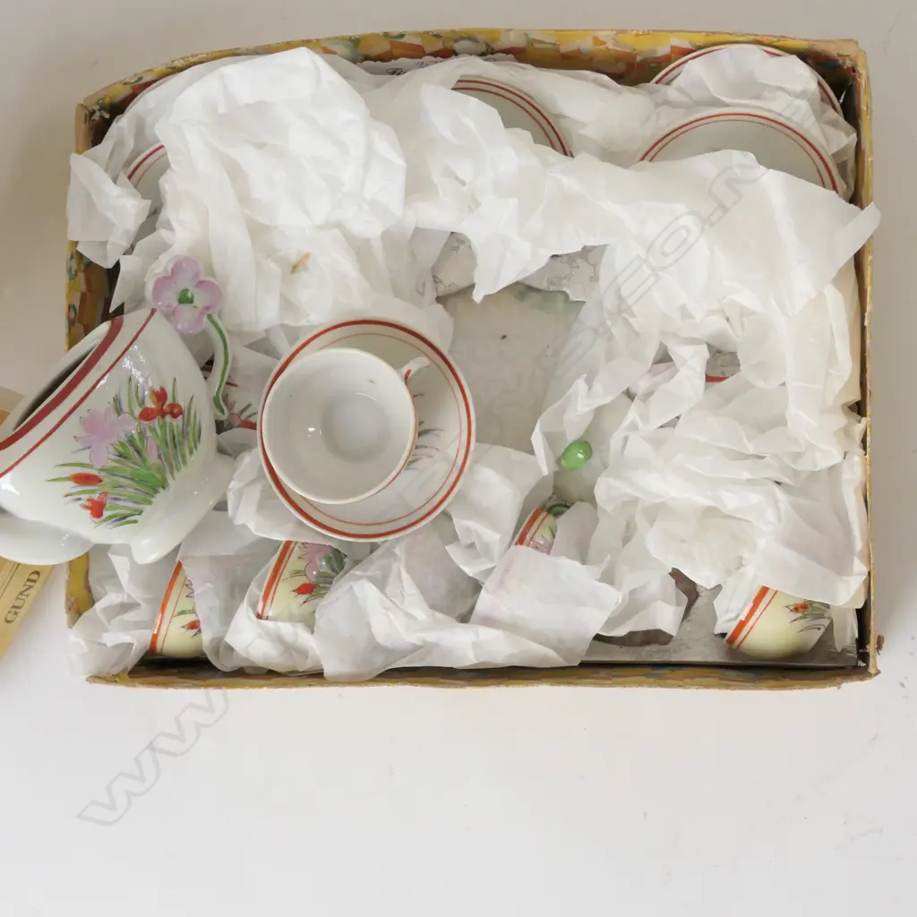 CLASSIC GUND POOH AND VINTAGE CHILDS TEA SET Image 1++