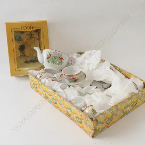CLASSIC GUND POOH AND VINTAGE CHILDS TEA SET