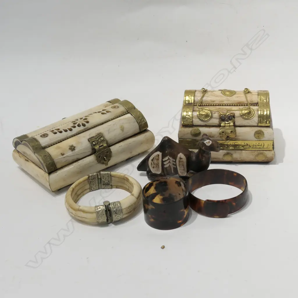 PAIR OF IVORINE TRINKET BOXES ETC Image 1++