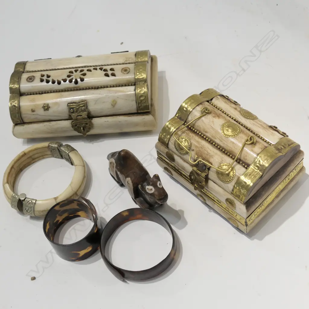 PAIR OF IVORINE TRINKET BOXES ETC Image 1++