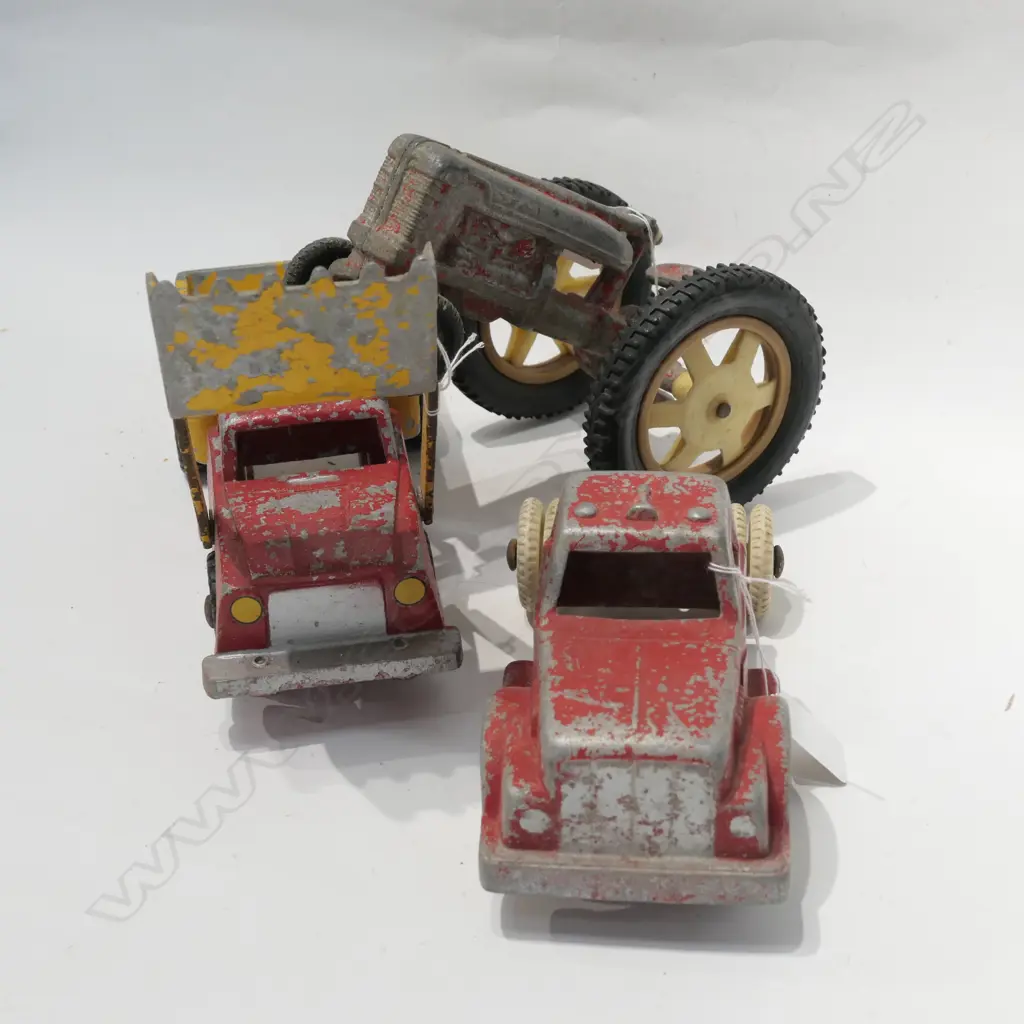 THREE FUN HO TOYS Image 1++