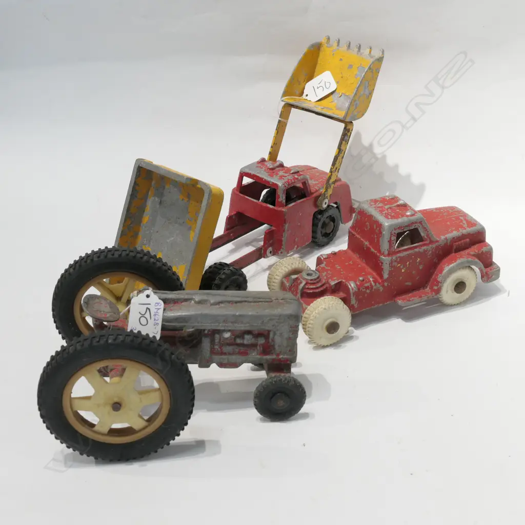 THREE FUN HO TOYS Image 1++