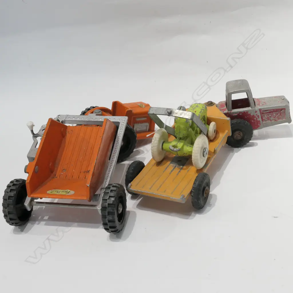 THREE FUN HO TOYS Image 1++