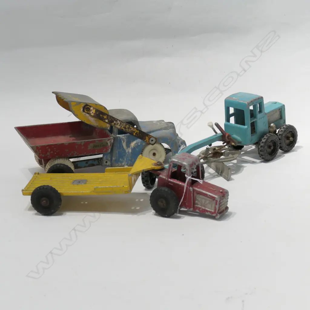 THREE FUN HO TOYS Image 1++