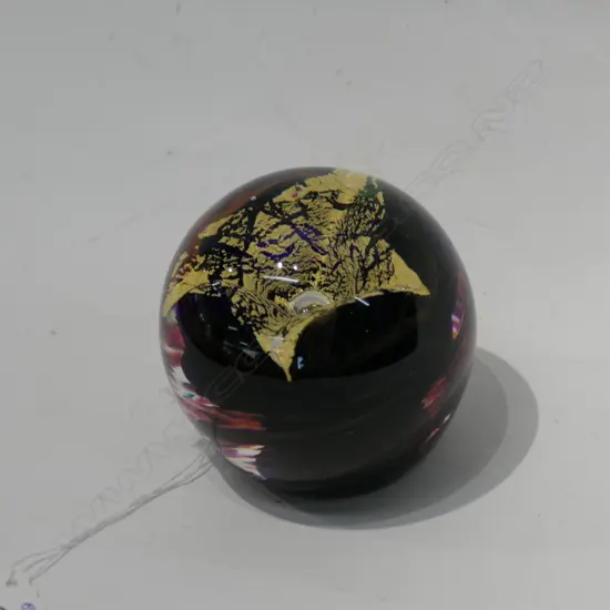 GARRY NASH PAPERWEIGHT W/ PRESENTATION ETCHING SGD '96 H. 70MM
