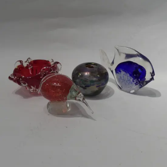 4 COLOURED ART GLASS PCES HOKITIKA KIWI MURANO AND FISH AF CHIPPED