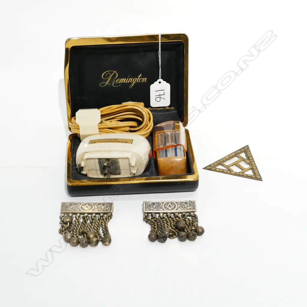 MASONIC REGALIA MOUNTS & VINTAGE REMINGTON ELEC RAZOR Image 1++