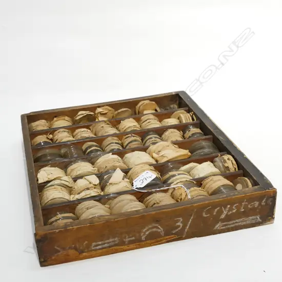 TRAY WITH HUNDREDS OF WATCH CRYSTALS