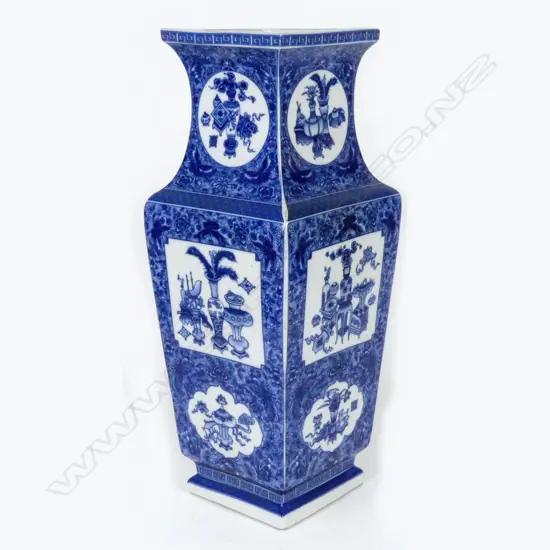 CHINESE SQUARE SHAPED B/W VASE