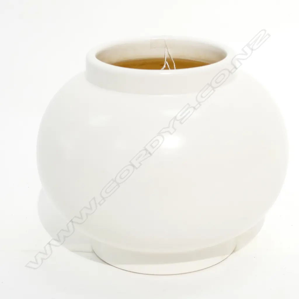 CROWN LYNN HAND POTTED VASE SPHERICAL MEDIUM #9 Image 1++