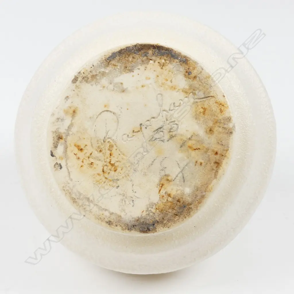 A Raynham Pottery (Ray Cook - Aust.) vase Image 1++