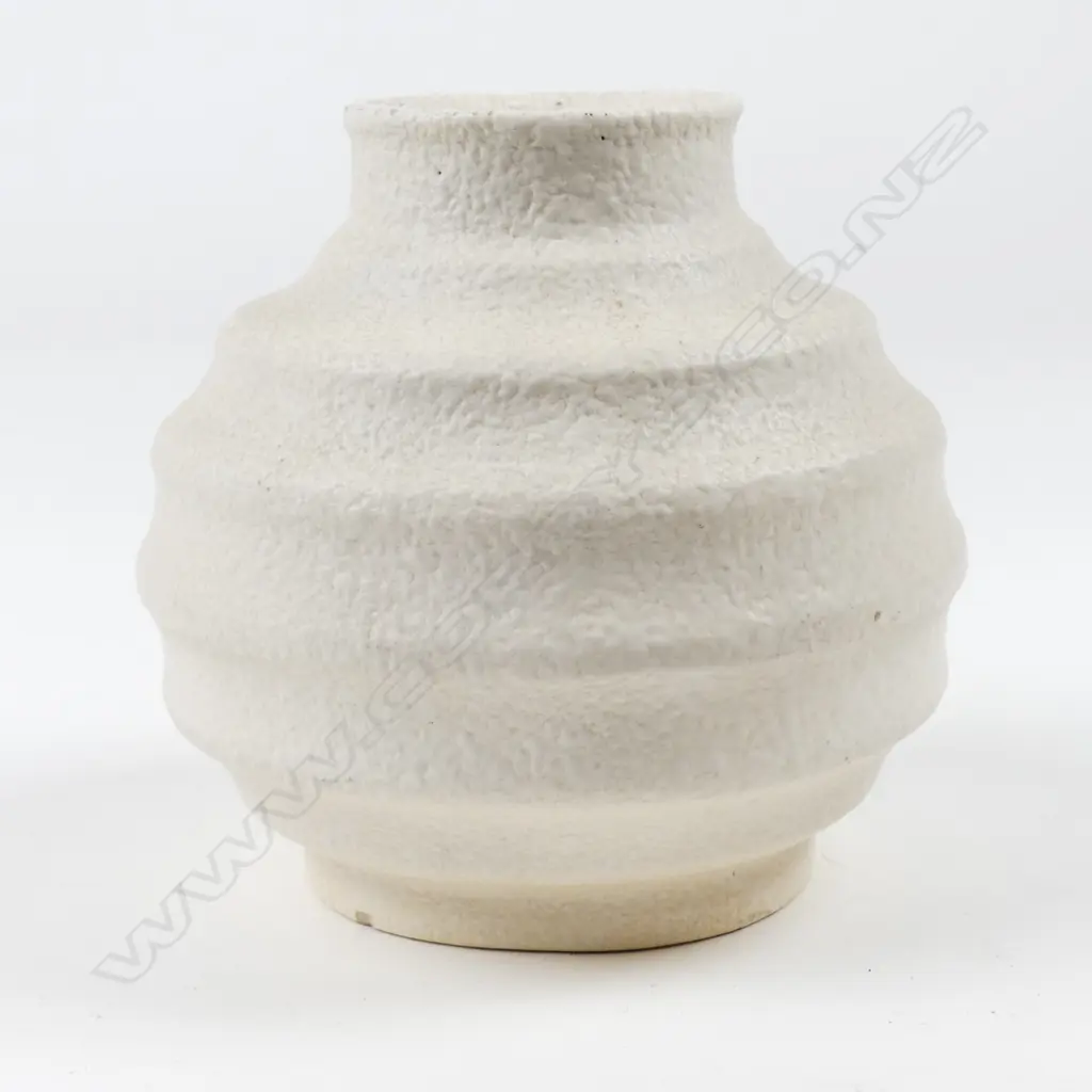 A Raynham Pottery (Ray Cook - Aust.) vase Image 1++