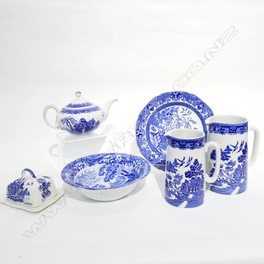 COLLECTION OF B/W PCES; SPODE BOWL, WILLOW PLATE / JUGS / TEAPOT / BUTTER DISH Image 1++